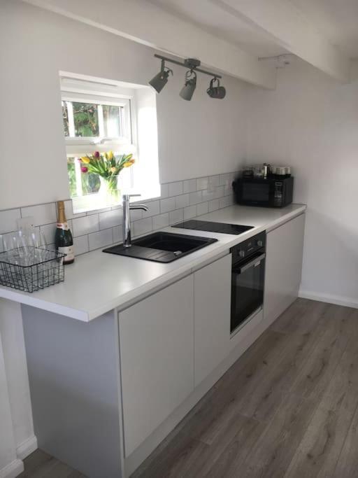 Brighton Boutique Garden Studio With Free Parking Bagian luar foto